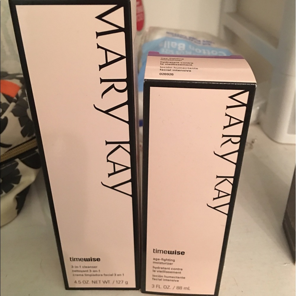Mary Kay cleanser and Moisturizer bundle