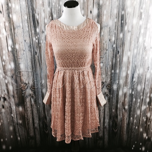 🎉CLEARANCE🎉 Dusty Pink Slit Sleeve Lace Dress - Picture 4 of 6