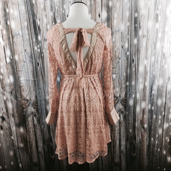 🎉CLEARANCE🎉 Dusty Pink Slit Sleeve Lace Dress - Picture 5 of 6