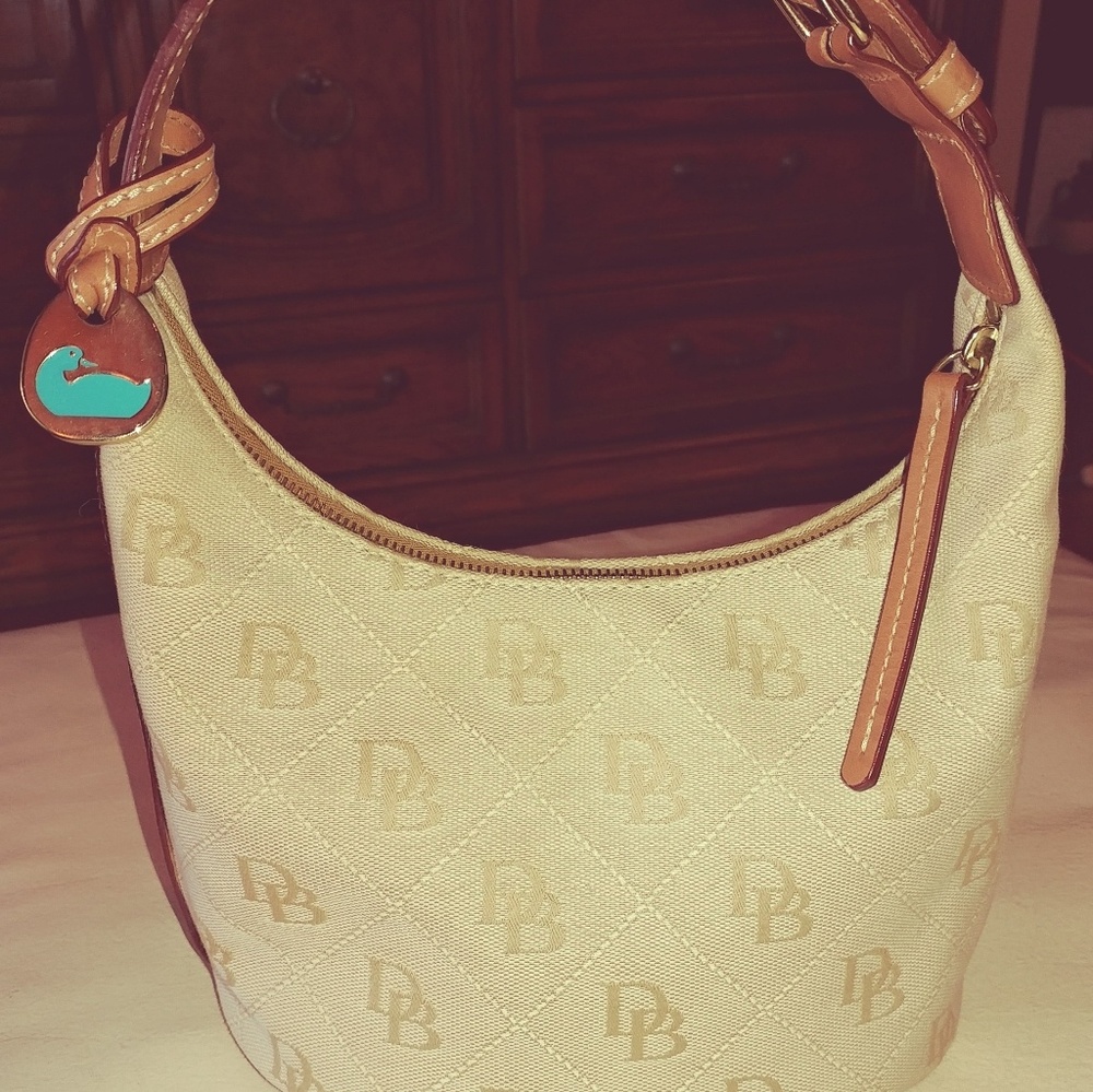 Dooney & Bourke Signature bucket bag