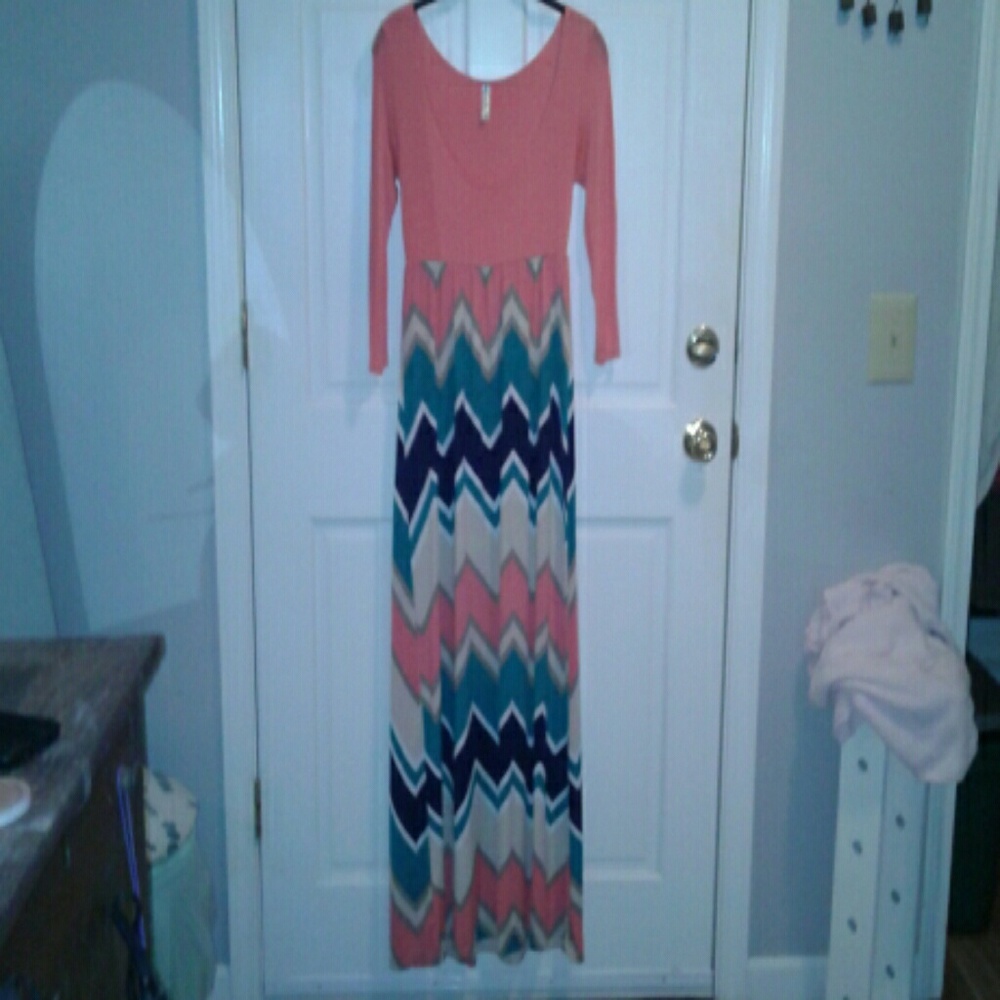 Auditions 1/4 sleeve maxi dress