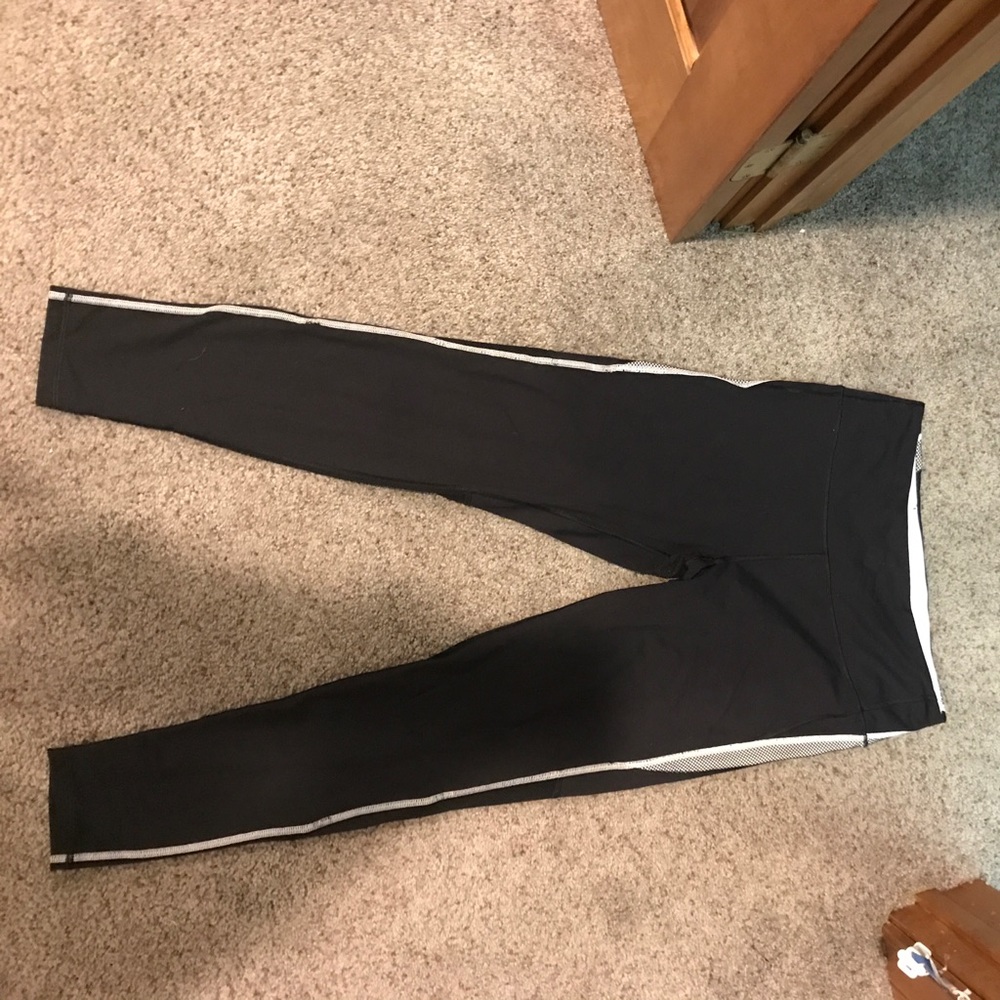Victoria's sport mesh leggings
