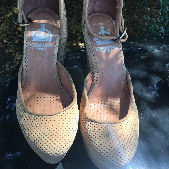 Platform nude ankle strap faux suede heels wedges - Picture 3 of 7