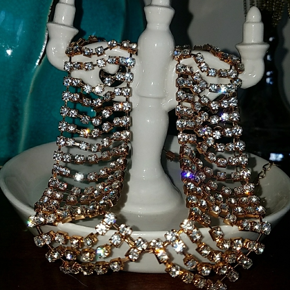 Gorgeous rhinestone necklace low choker