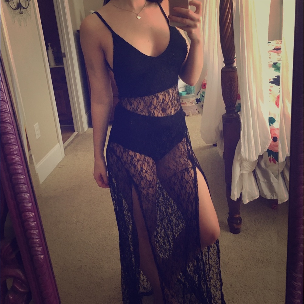 🆕 Black lace maxi dress 🖤