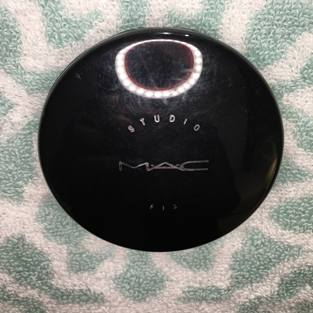 M•A•C Cosmetics C7 Studio Fix Foundation