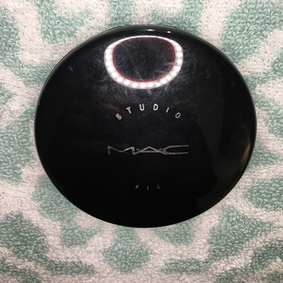 M•A•C Cosmetics C7 Studio Fix Foundation - Picture 1 of 4