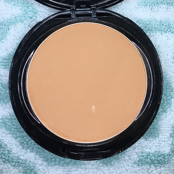 M•A•C Cosmetics C7 Studio Fix Foundation - Picture 2 of 4