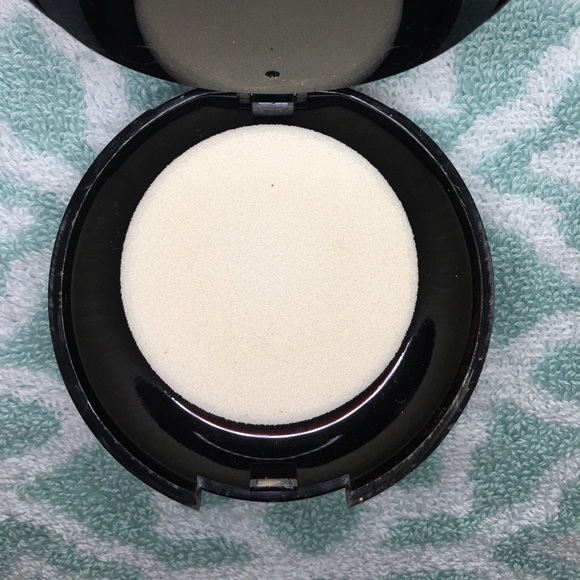 M•A•C Cosmetics C7 Studio Fix Foundation - Picture 3 of 4