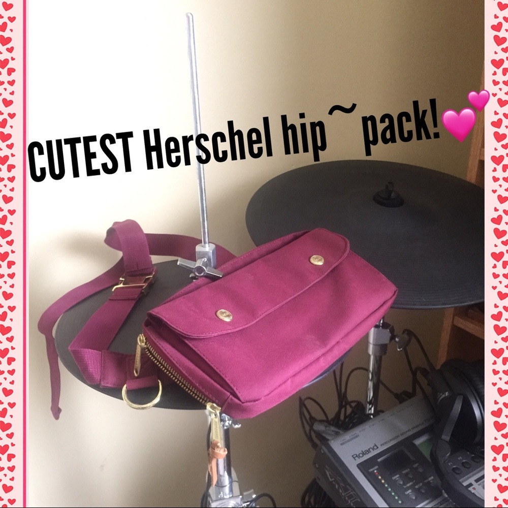 💐CUTEST Herschel Supply "Scarlett" Hip purse!💕🦋