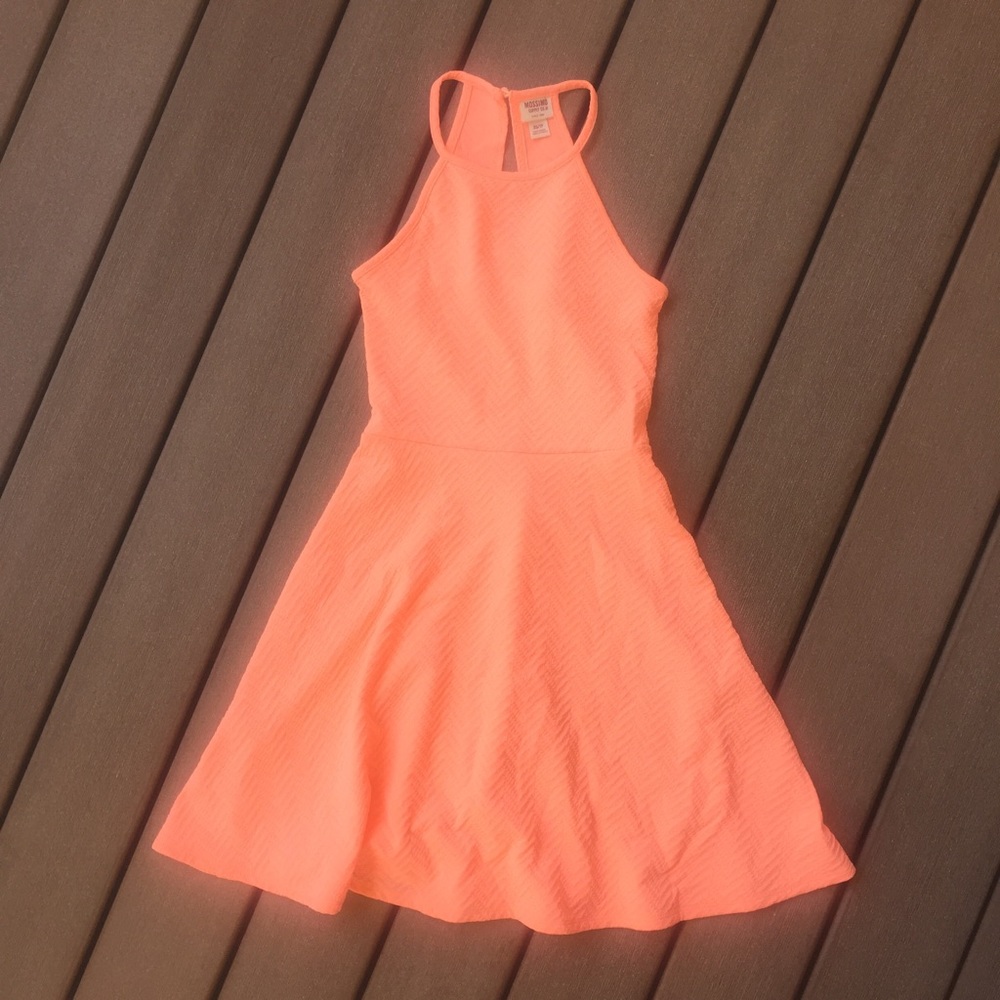Bright orange/coral dress with cute pattern 💛👘