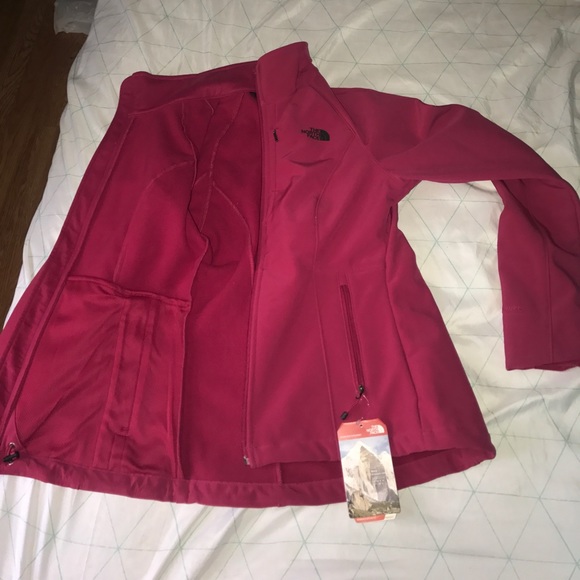 Brand new North face coat💕💕 size S - Picture 3 of 3