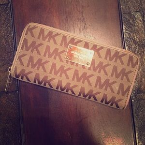 Michael Kors Jet Set Wallet