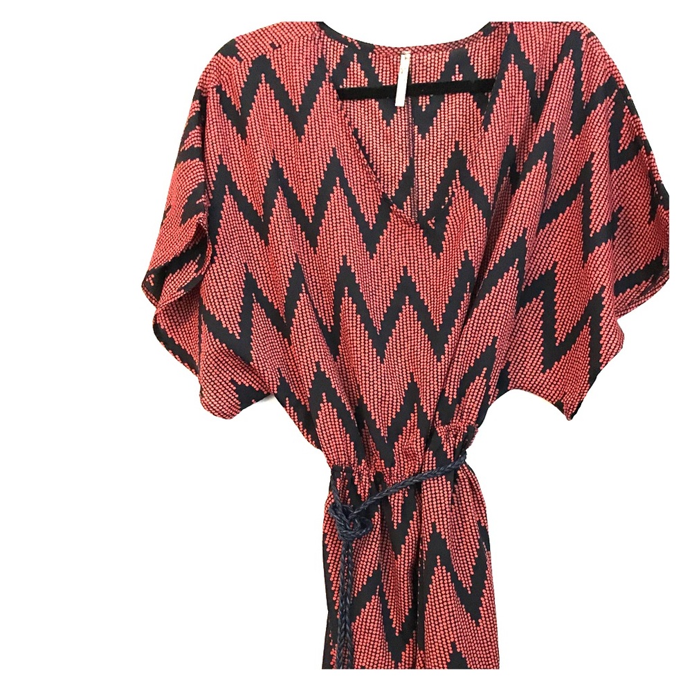 Geometric print dress with tie