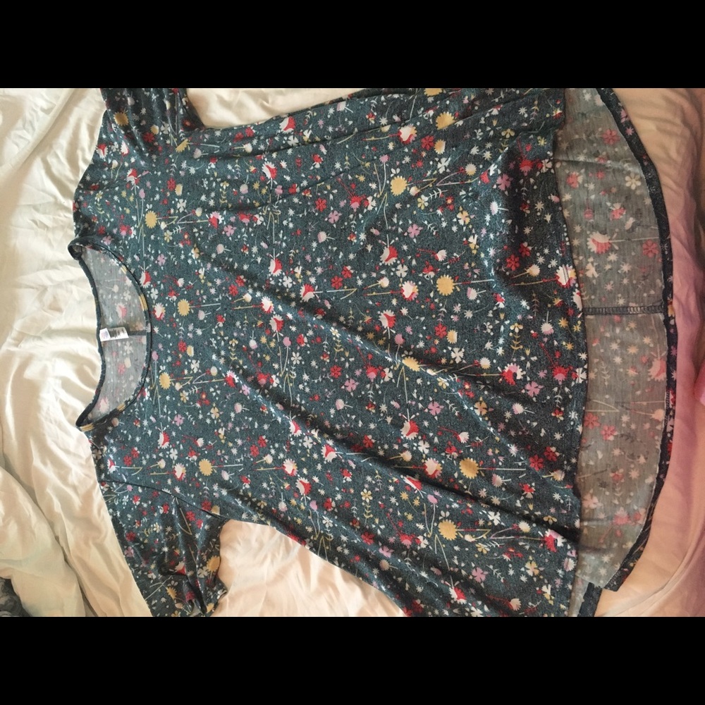 Lularoe Perfect Tee Size Large Euc - image 1