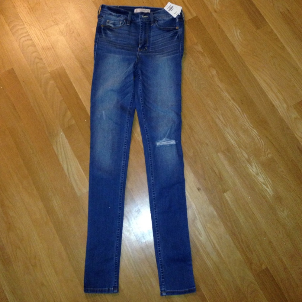 Abercrombie and Fitch high rise BRAND NEW jeans