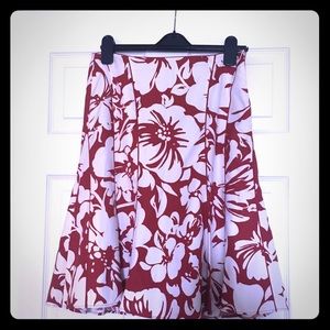 Gorgeous flowery pattern skirt