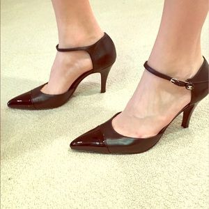 Chanel black classic pumps