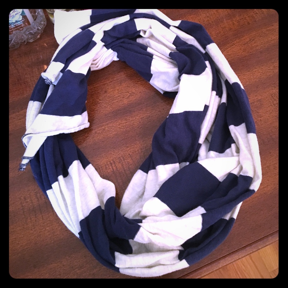 White and blue striped scarf