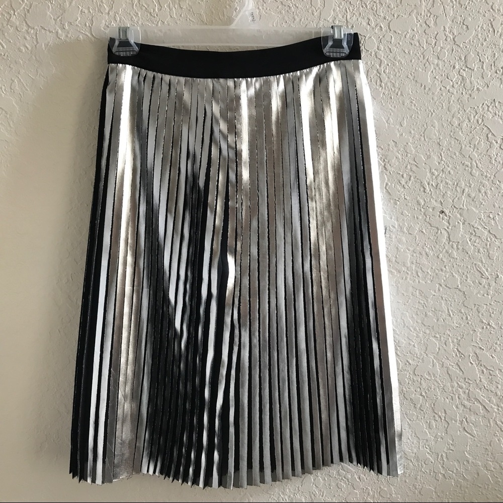 bebe Foiled Pleated Midi Skirt size 2 - Picture 5 of 8