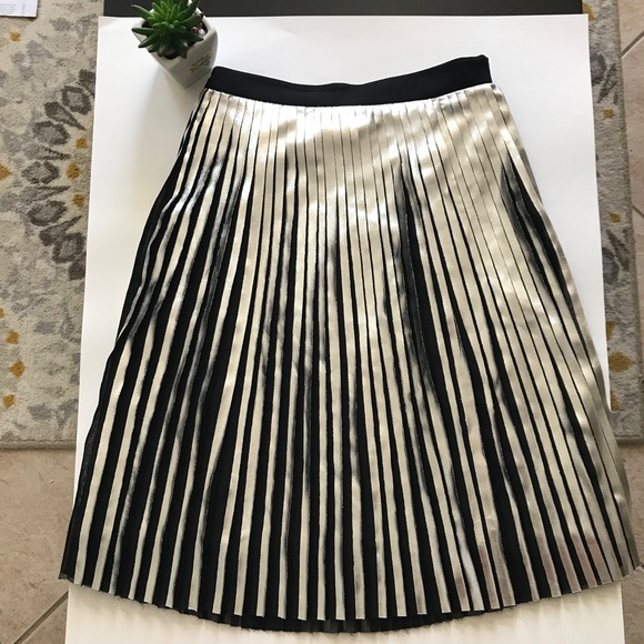 bebe Foiled Pleated Midi Skirt size 2 - Picture 3 of 8