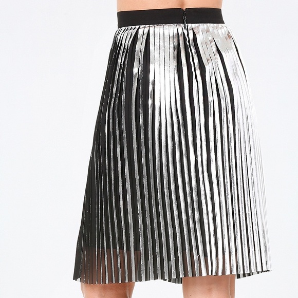 bebe Foiled Pleated Midi Skirt size 2 - Picture 8 of 8
