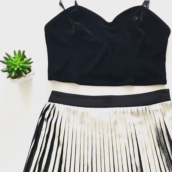 bebe Foiled Pleated Midi Skirt size 2 - Picture 2 of 8