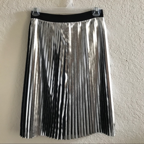 bebe Foiled Pleated Midi Skirt size 2 - Picture 5 of 8