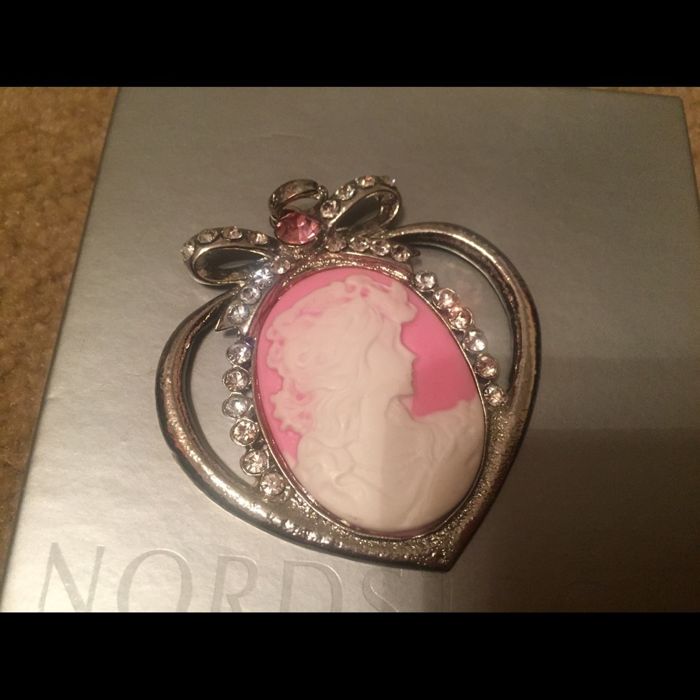 Beautiful Unique Cameo - Picture 1 of 2