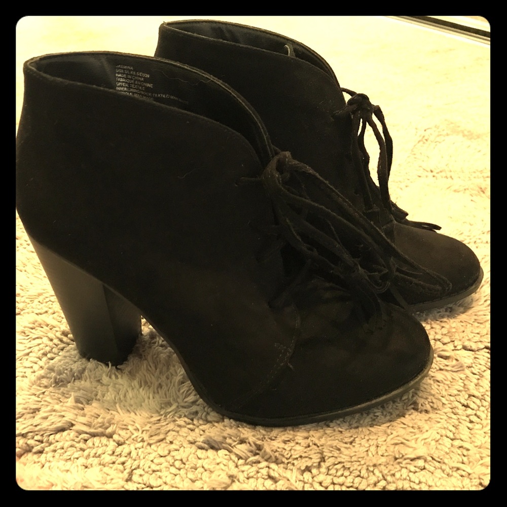 Lace up Booties!! 🌸