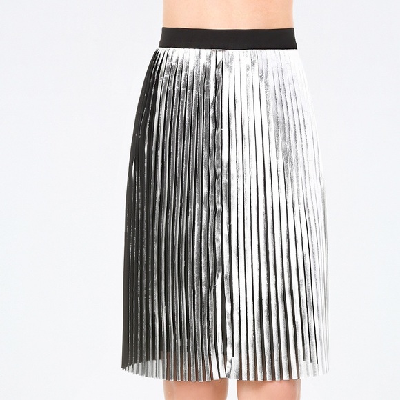 💐HP💐 bebe Foiled Pleated Midi Skirt size 4 - Picture 5 of 8
