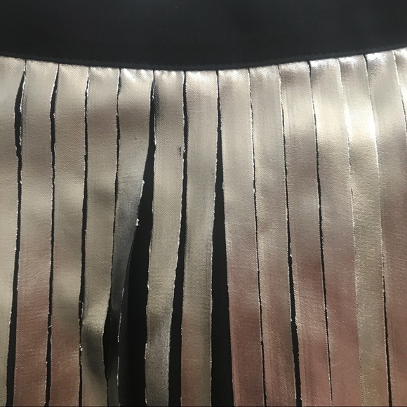 💐HP💐 bebe Foiled Pleated Midi Skirt size 4 - Picture 7 of 8