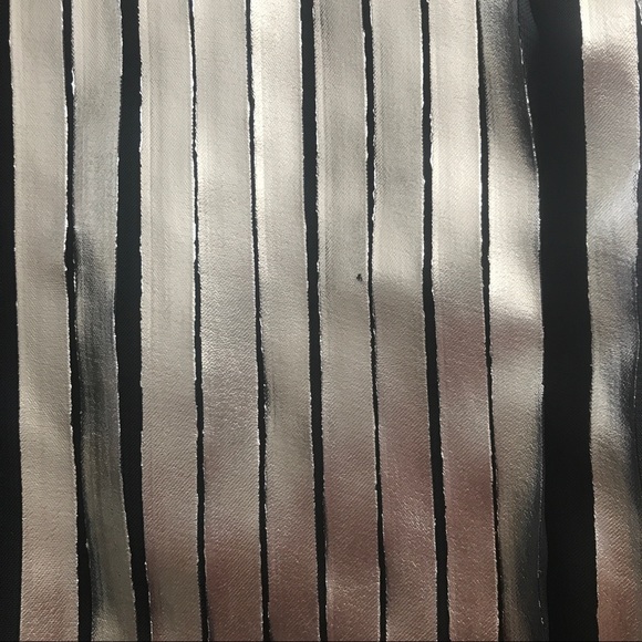 💐HP💐 bebe Foiled Pleated Midi Skirt size 4 - Picture 8 of 8