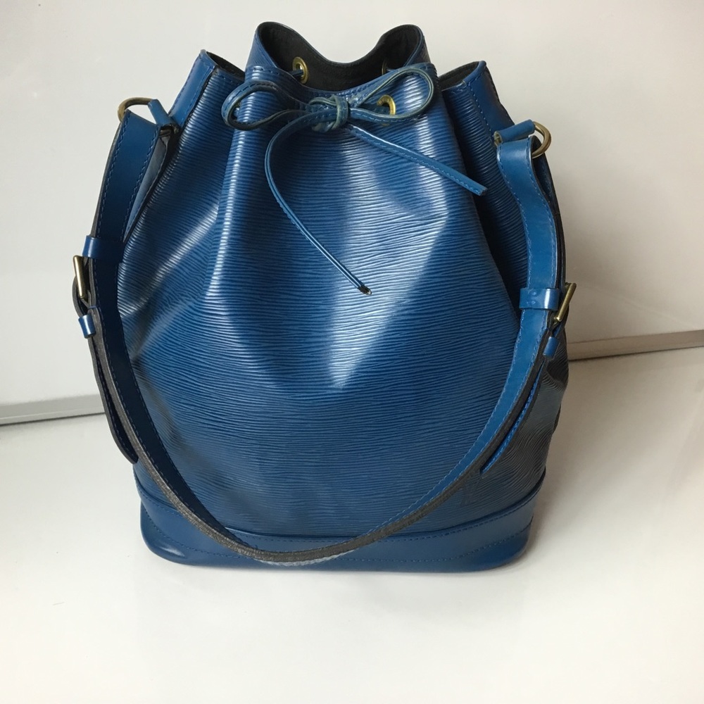 SOLD—100% Authentic Louis Vuitton Blue Epi Noe GM - Picture 1 of 4