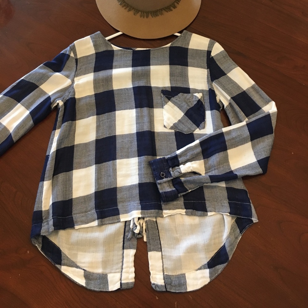 Cloth and stone checkered top