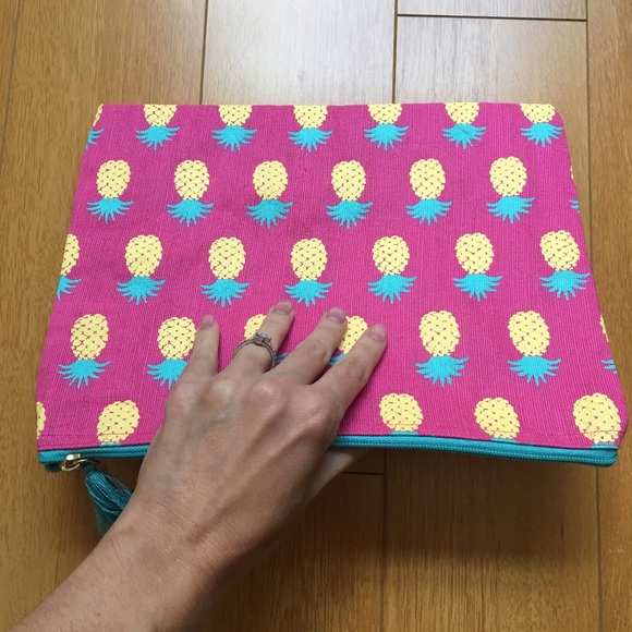 Pink Pineapple Print Clutch - Picture 3 of 6