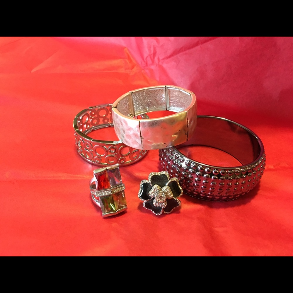 LOT OF 5 PIECES COSTUME JEWELY SOME LIA SOPHIA