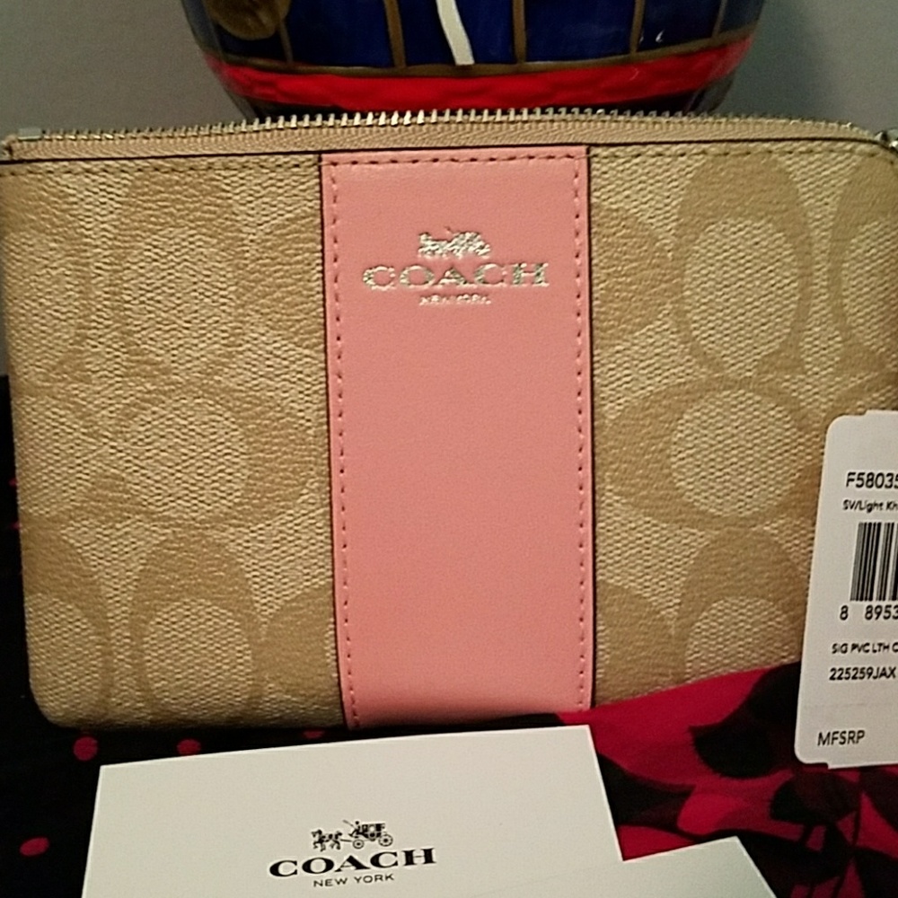 BRAND NEW COACH WRISTLET - Picture 2 of 6