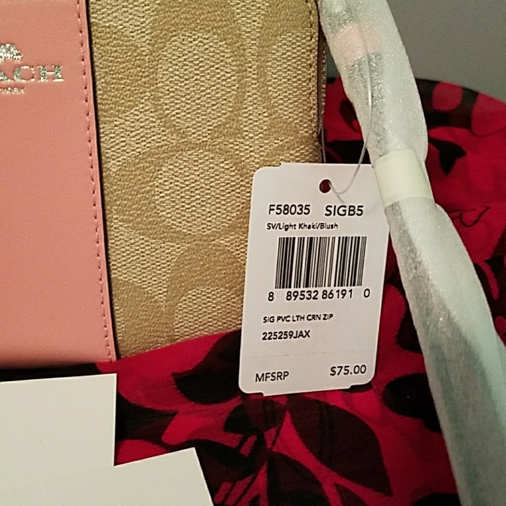 BRAND NEW COACH WRISTLET - Picture 3 of 6