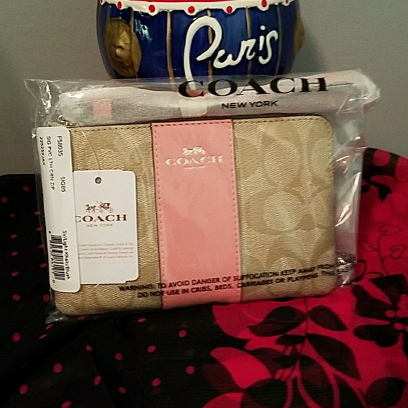 BRAND NEW COACH WRISTLET - Picture 5 of 6