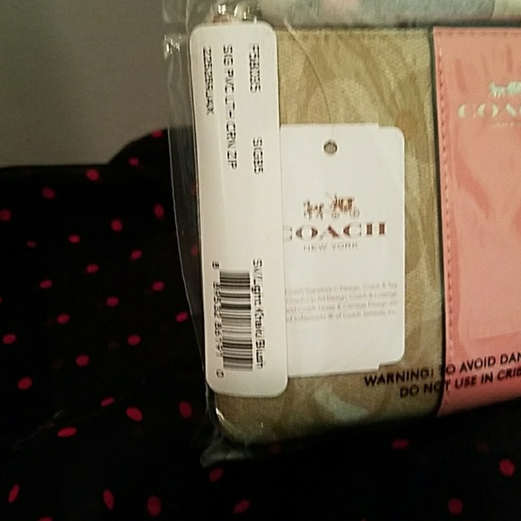 BRAND NEW COACH WRISTLET - Picture 6 of 6