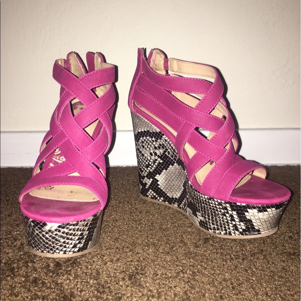Pink wedges