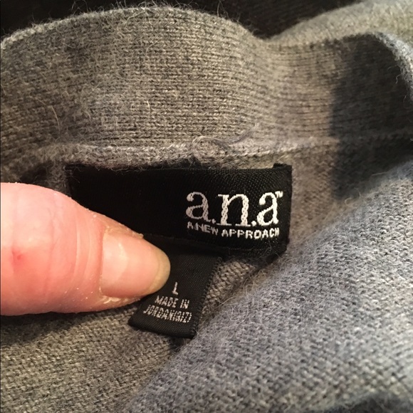 Grey soft sweater with a low ne - Picture 4 of 4