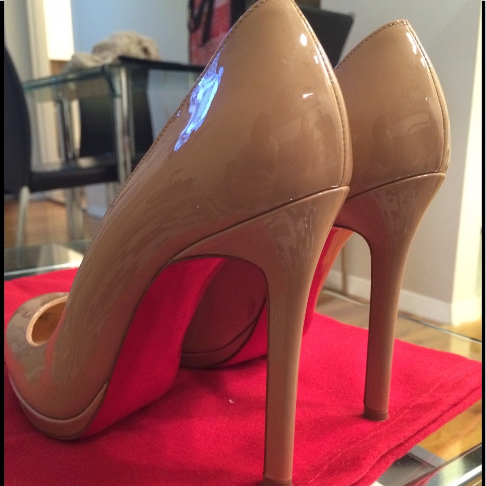 Christian Louboutin – red sole pump, nude