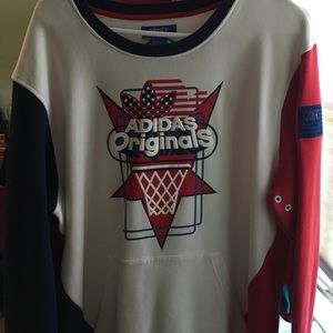 Men's adidas Originals crew neck. Size XL, new