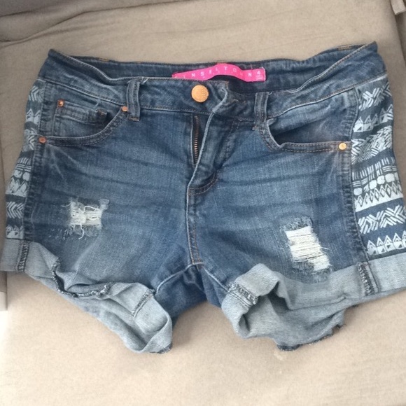 Shorts - **SOLD** - Picture 4 of 4