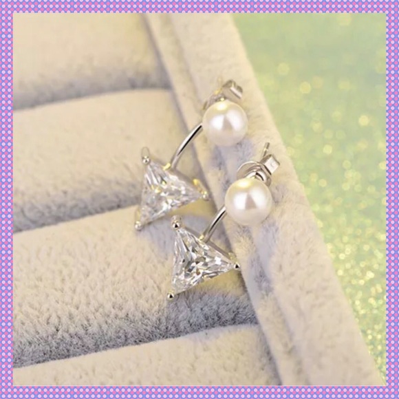 💠SS Triangle CZ Pearl Stud Earrings💠 - Picture 3 of 6