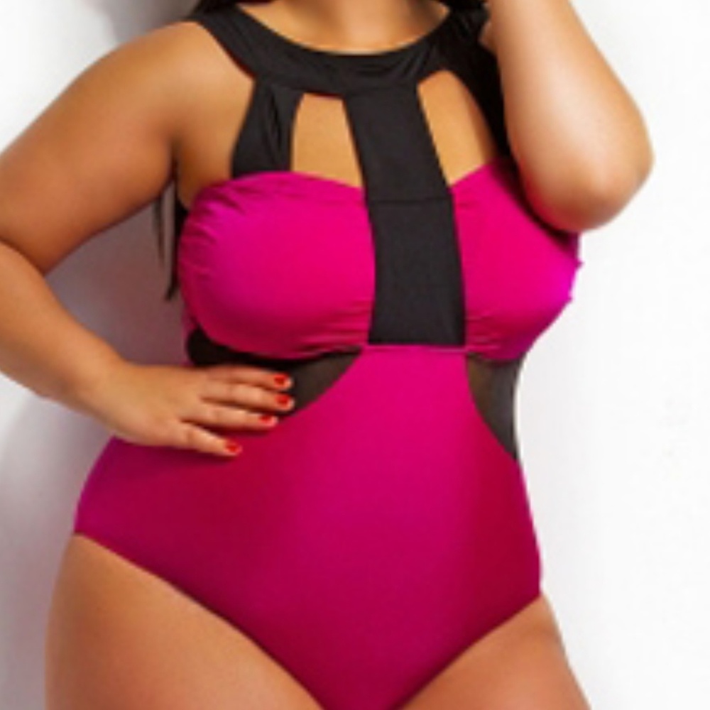 Plus size swimsuit one piece🖤💟