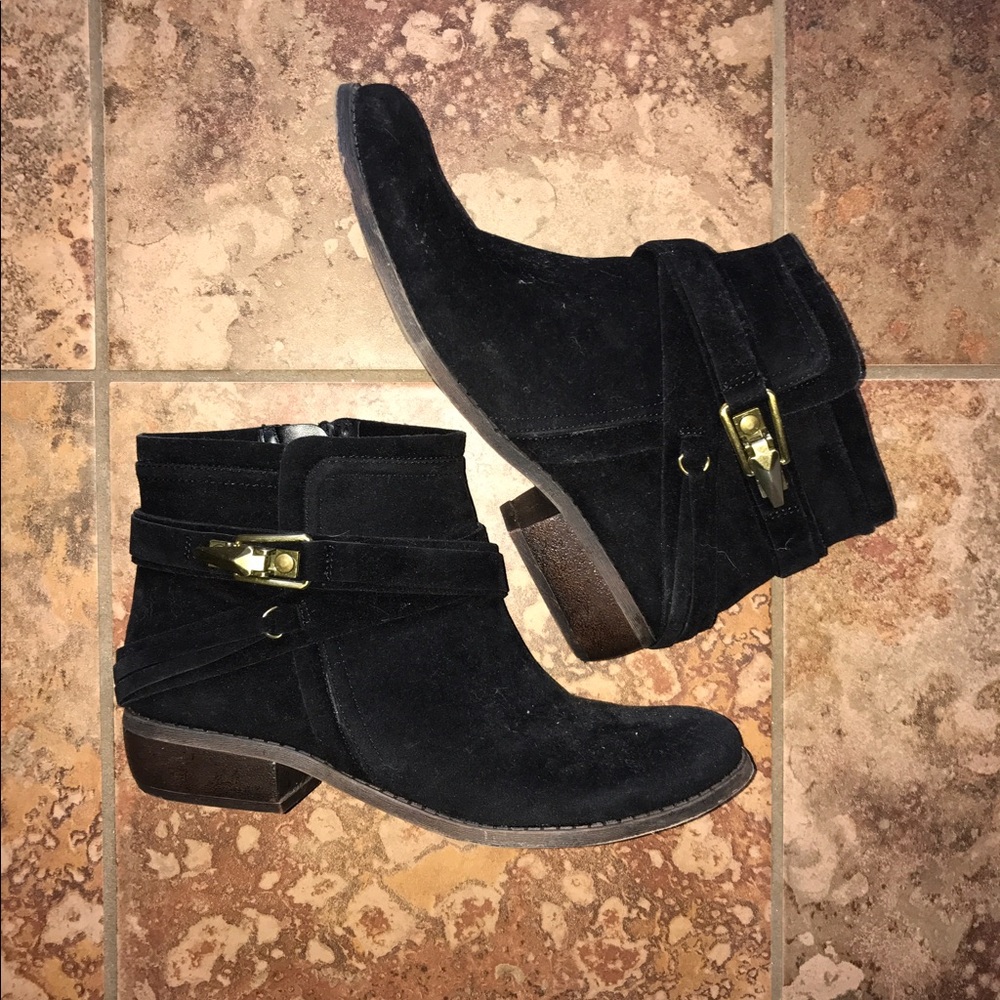 Short black booties