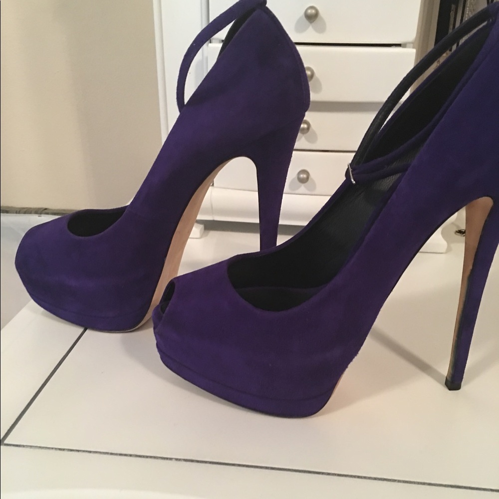 Giuseppe Zanotti Suede Pumps